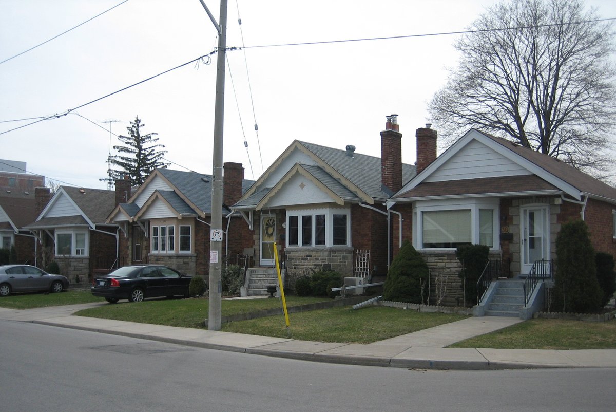 East York, ON - File:East York Bungalows.JPG - Wikimedia Commons